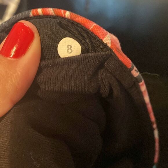 EUC Vintage Lululemon Gather & Grow Crops in Black Secret Garden Hot Pink Floral - Picture 4 of 5